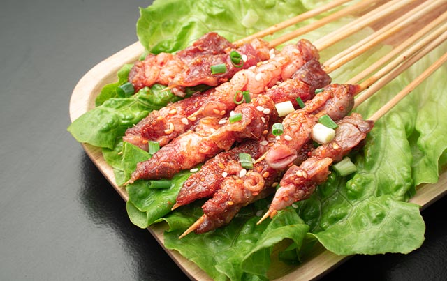 碳烤黑猪肉串